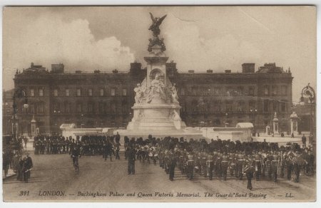 London - Buckingham Palace and Queen Victoria Memorial. The Guard's Band Pa